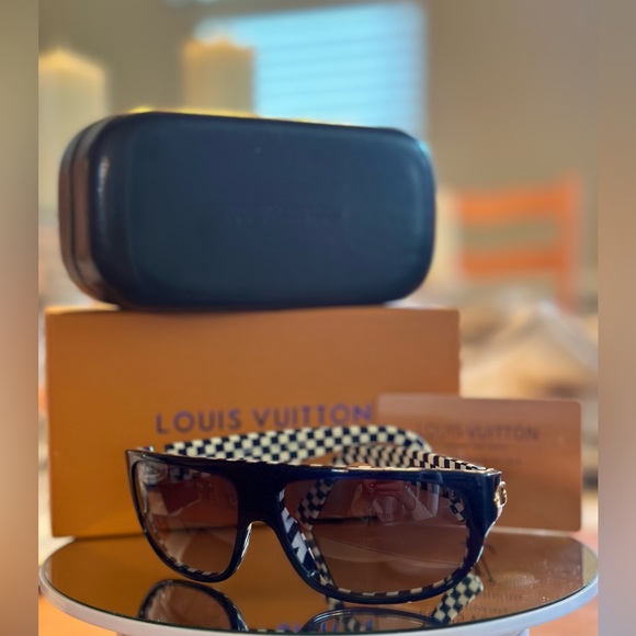 Louis Vuitton Authentic Sunglasses Unisex!!! Like New! - Picture 1 of 13